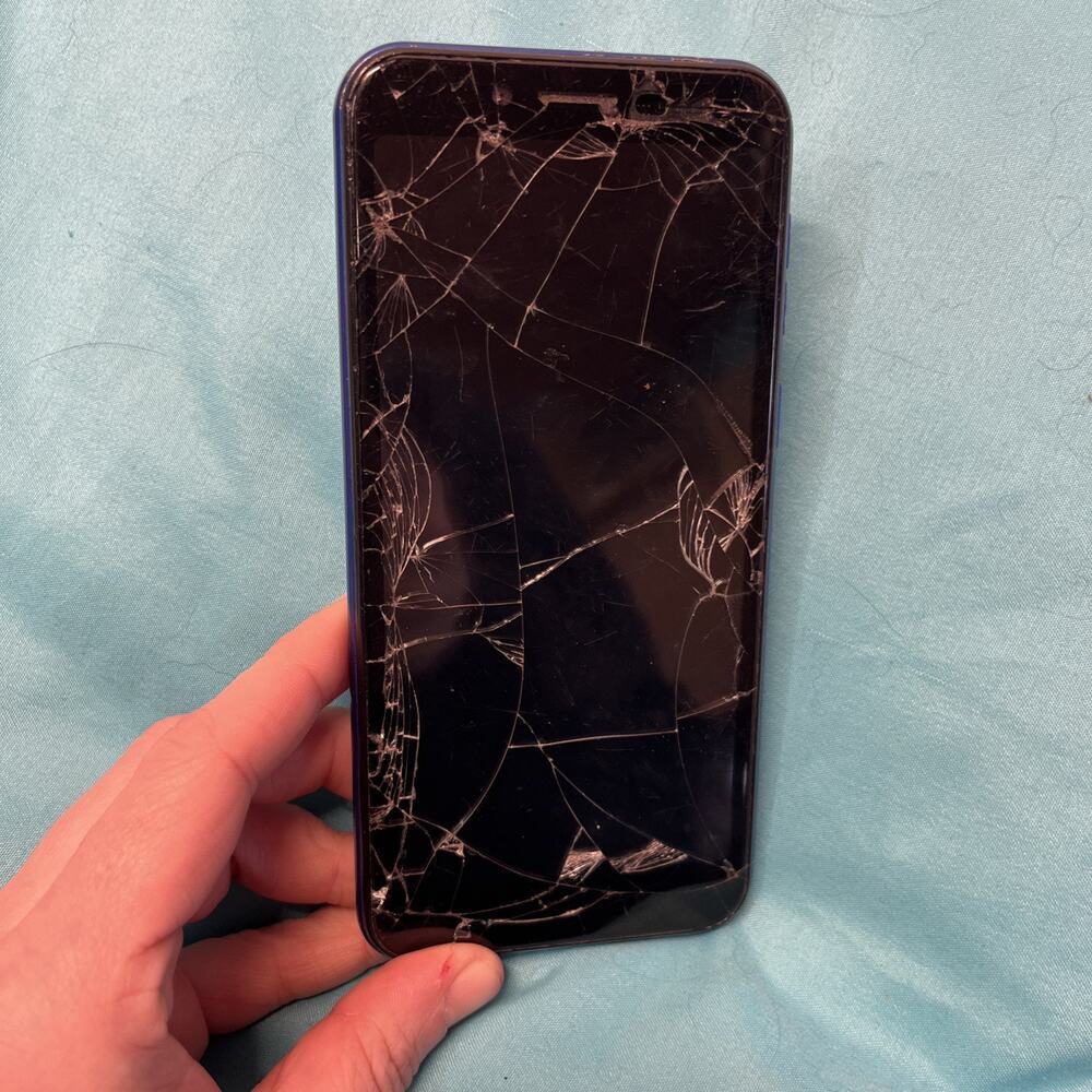 Blu C5L Max For Parts Or Repair BROKEN Will Not Power On If Plugged Into Charge